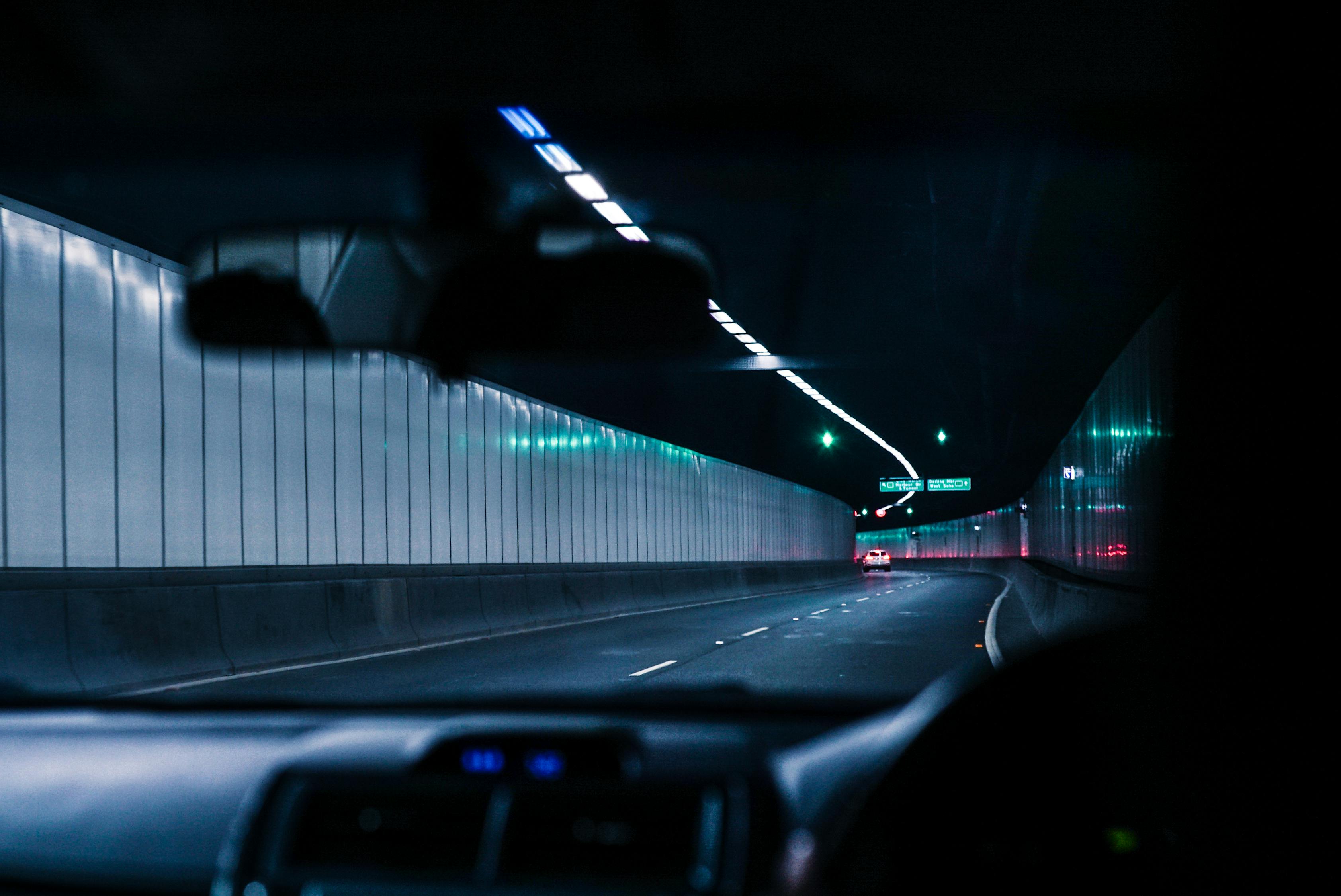 速騰車燈高速效果探索，卓越照明技術(shù)駕駛體驗揭秘